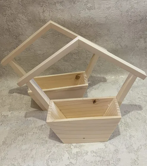 Деревʼяне кашпо з дашком