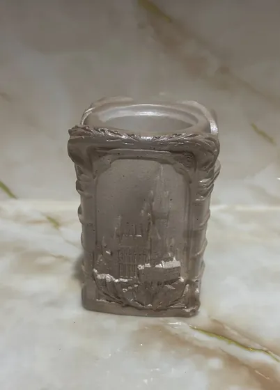 Гіпсове кашпо з елегантним дизайном