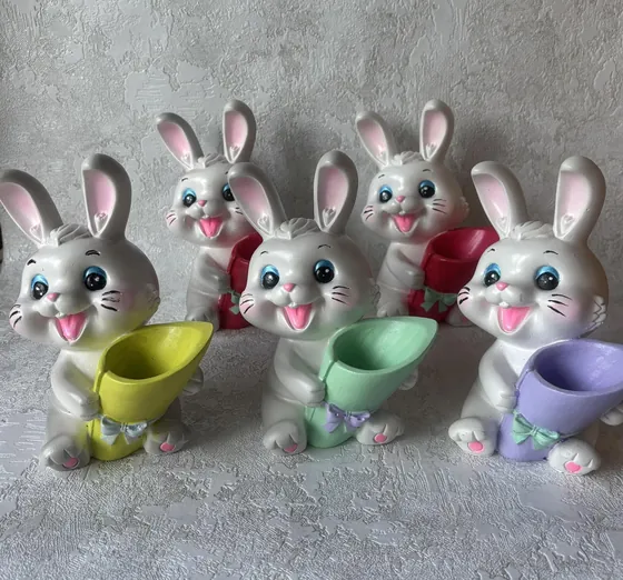 Гіпсові кашпо у формі зайця для декору