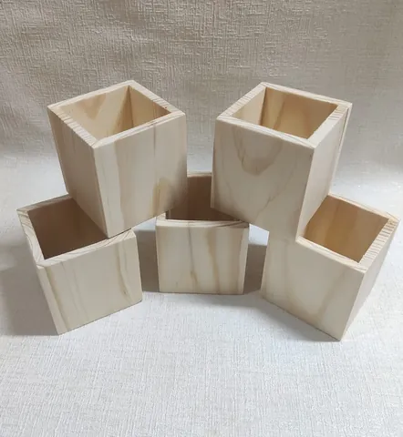 Дерев'яне кашпо 7x7x7.5 см