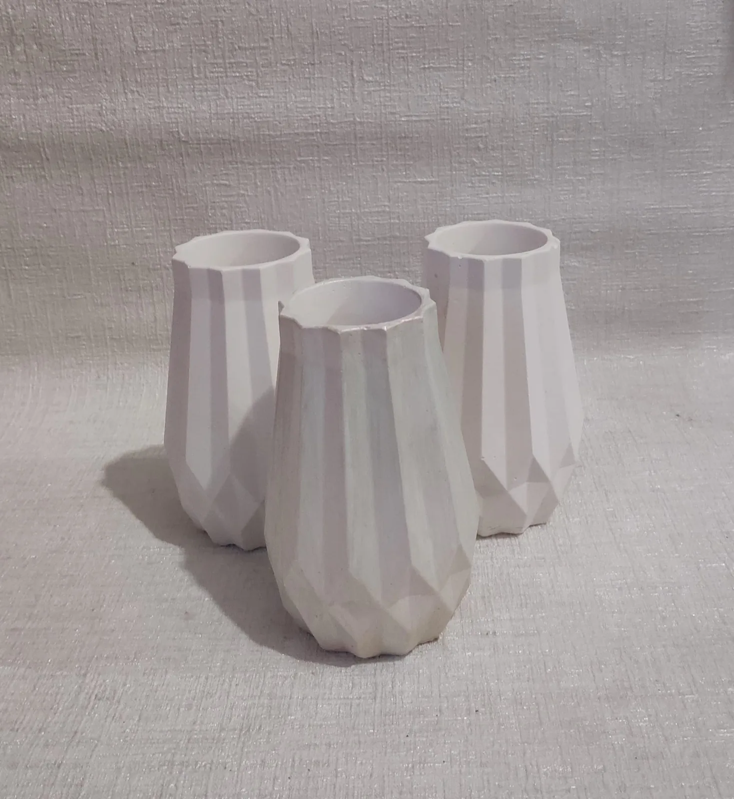 Гіпсове кашпо з гранями