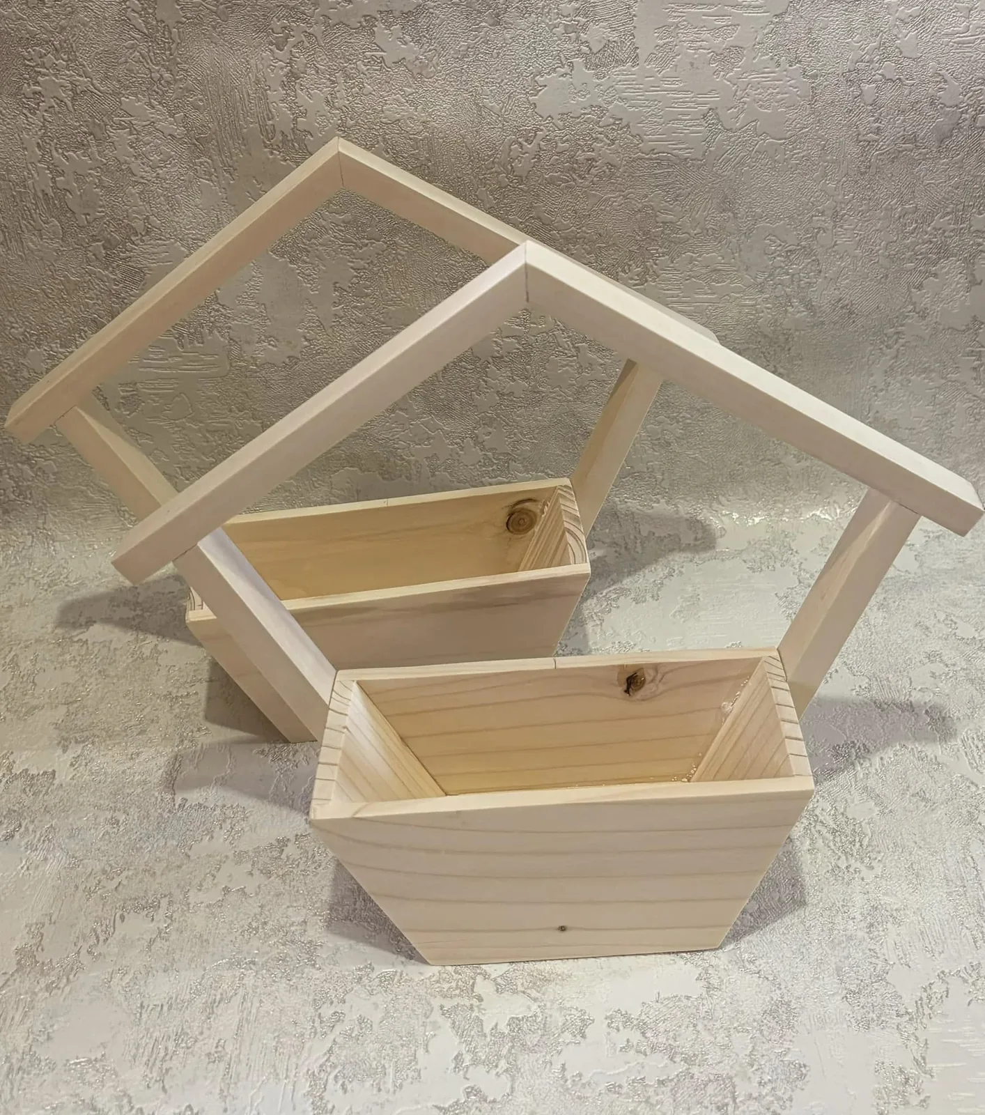 Деревʼяне кашпо з дашком