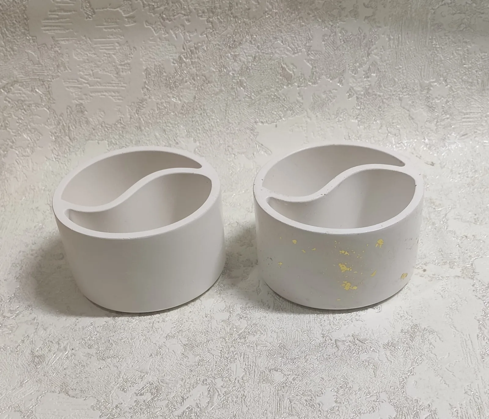 Гіпсове кашпо з перемичкою