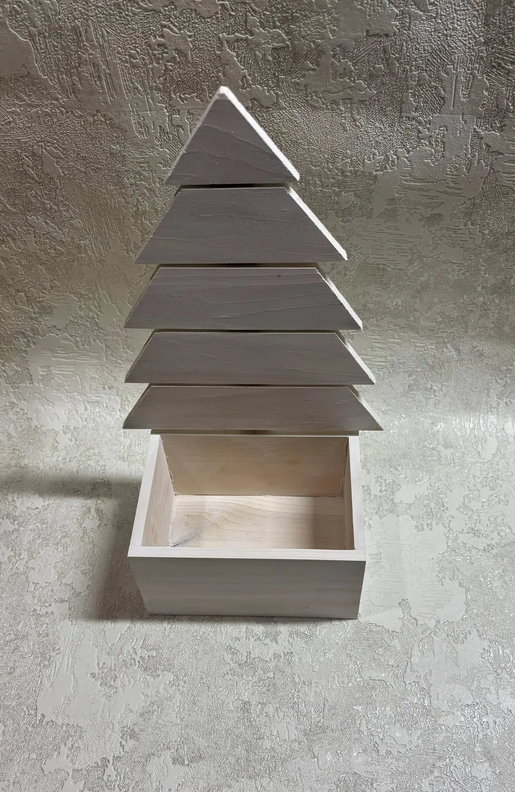 Деревʼяне кашпо -ялинка