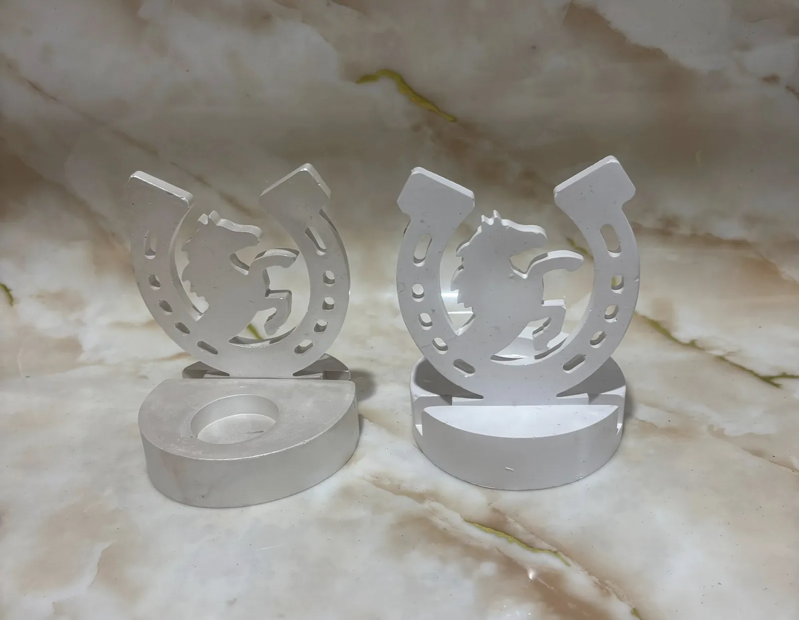 Гіпсове кашпо з конем