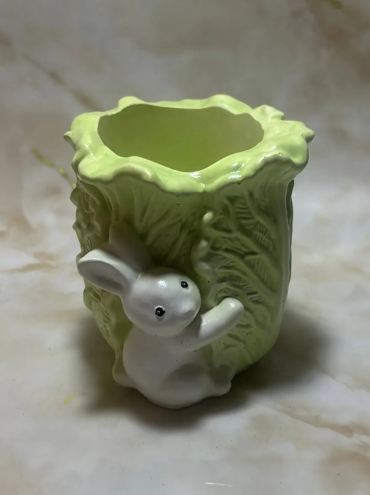 Гіпсове кашпо з кроликом