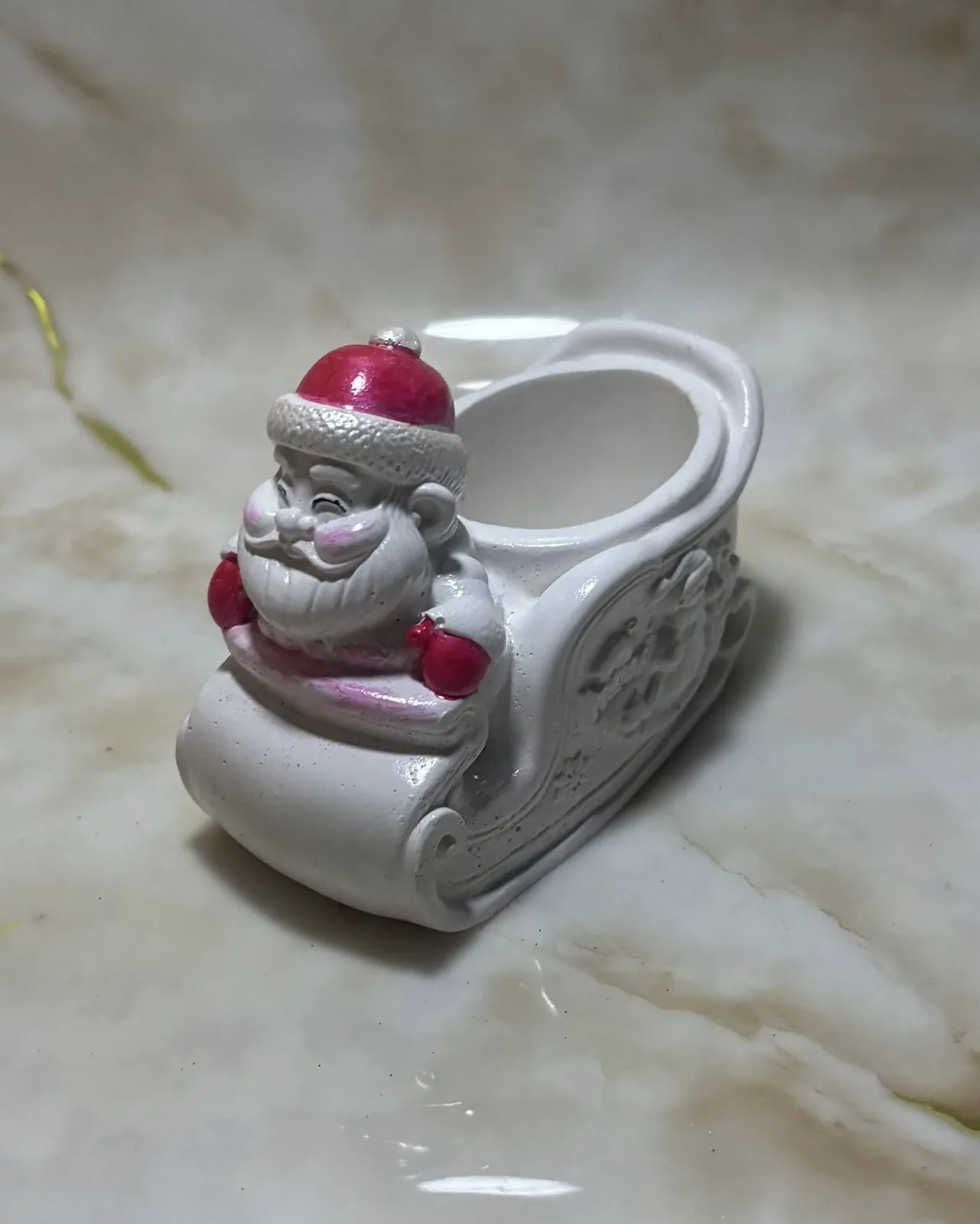 Гіпсове кашпо з Сантою