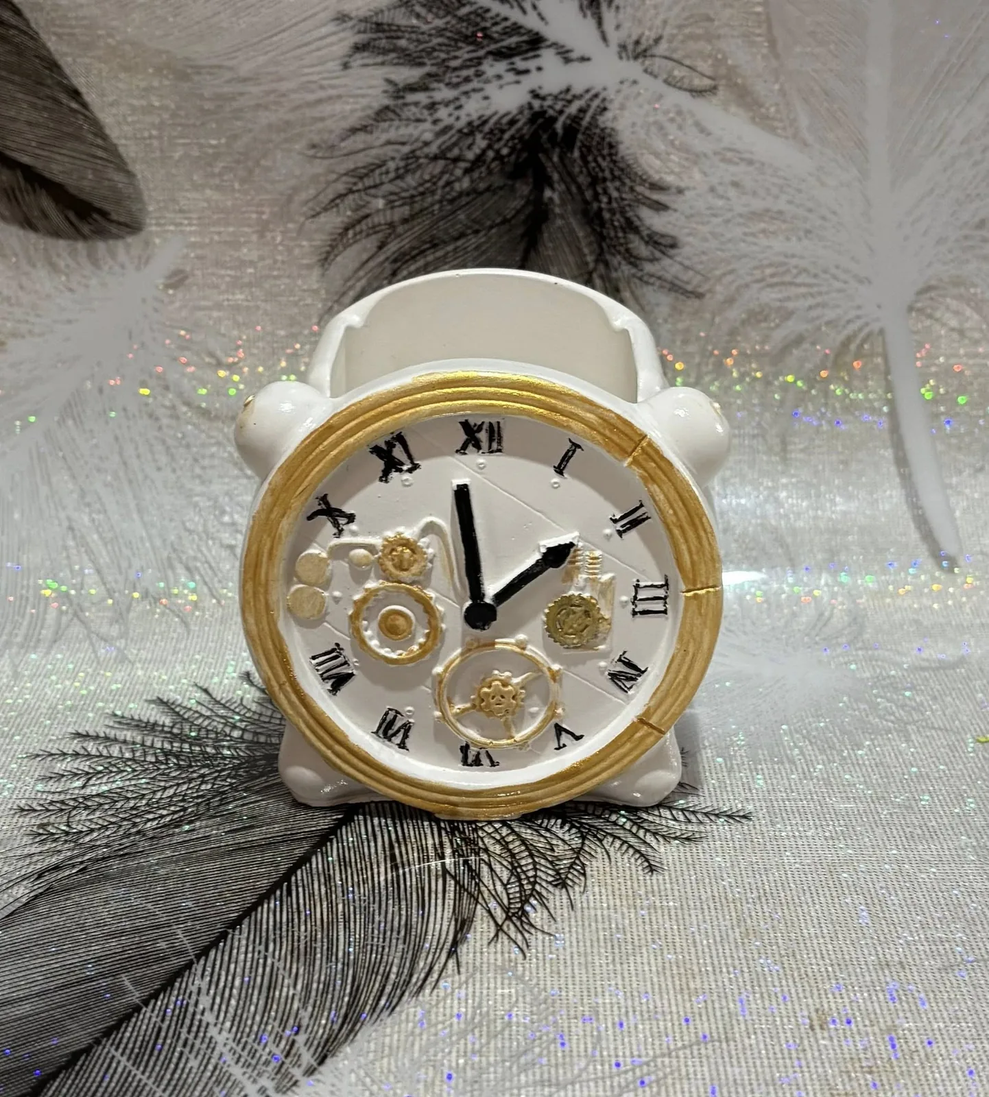 Гіпсове кашпо у формі годинника